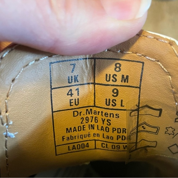 NWT Dr. Martens 2976 Yellow Stitch Smooth Leather Chelsea boots sz 8M/9L - Picture 4 of 8